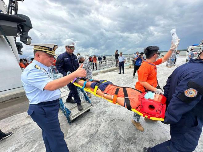 菲律宾灰溜溜地逃跑了！根据海警局新闻发言人刘德军9月15日消息，当地时间9月14日下午2时许，菲律宾海岸警卫队非法滞留在仙宾礁的9701号海警船“特里萨·马格巴努亚”号（BRP Teresa Magbanua）启动主机，灰溜溜地离开了仙宾礁潟湖。(图4)