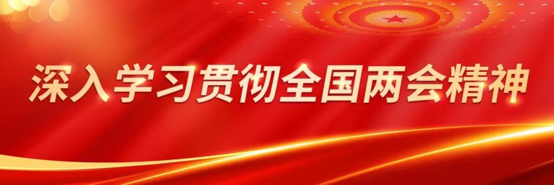 9月20日，广西北海海域发生一起渔船翻扣险情，2名渔民遇险，其中1名受困于翻扣船中，情况危急。交通运输部南海救助局北海救助基地迅速出动救助力量，最终成功将翻扣船中的受困渔民救出。(图9)