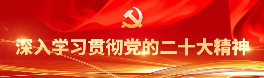 9月20日，广西北海海域发生一起渔船翻扣险情，2名渔民遇险，其中1名受困于翻扣船中，情况危急。交通运输部南海救助局北海救助基地迅速出动救助力量，最终成功将翻扣船中的受困渔民救出。(图8)